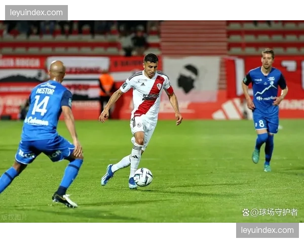 奥萨苏纳0-0战平巴列卡诺，双方合计仅一次射正